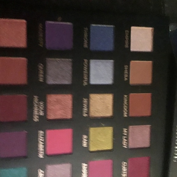 Eloise the queen pallet bnib, never used, gorgeous - Picture 4 of 5